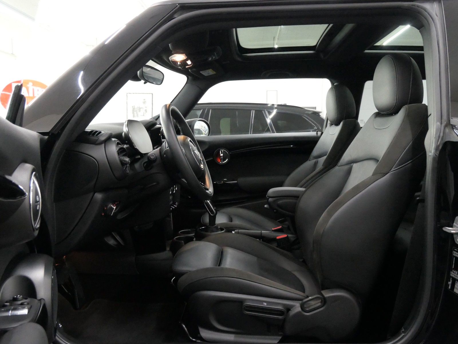 MINI Mini Cooper Aut. - Samsaru's Car Outlet