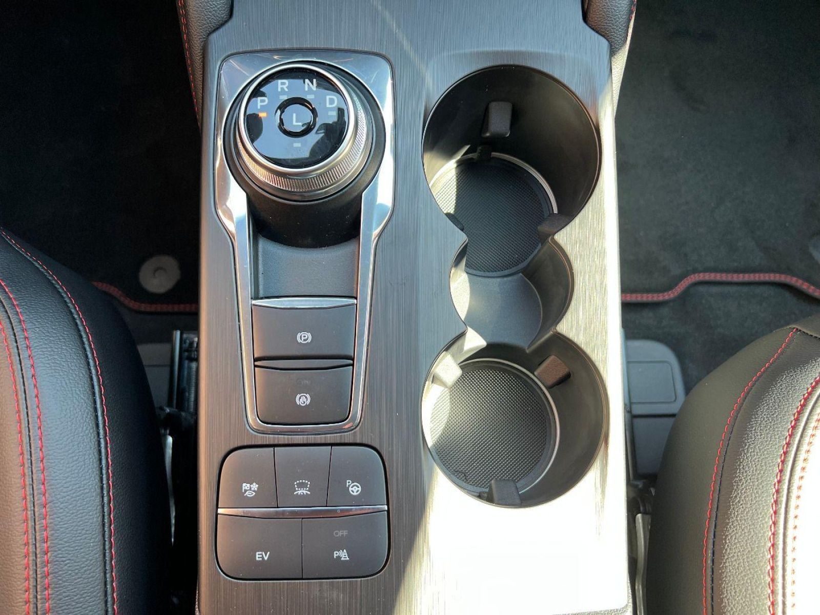 Ford KUGA ST-Line X - Samsaru's Car Outlet