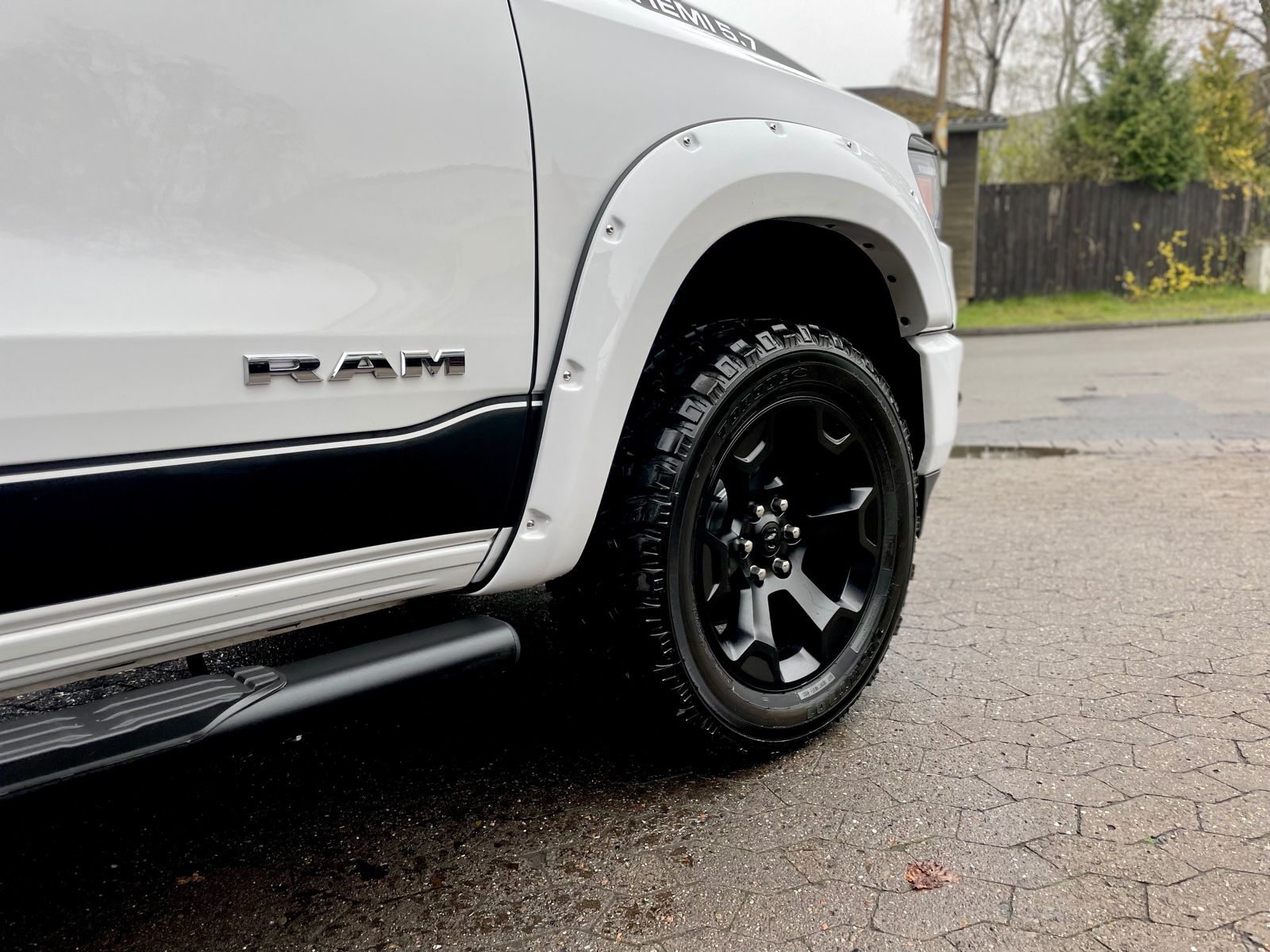 Dodge V8*4X4*OFF-ROAD*LARAMIE/SPORT*LED*AHK*GARANTE*