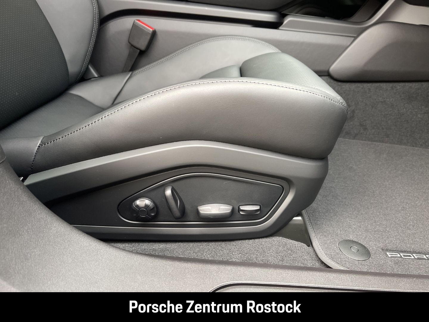 Porsche Taycan 4 Cross Turismo InnoDrive LED-Matrix