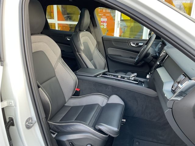 Volvo XC60 B4 Plus Dark 2WD ACC PANO 360° Allwetter