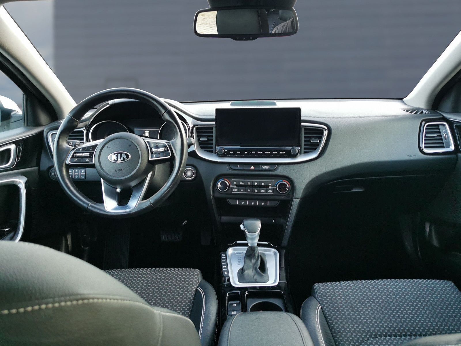 Kia XCeed 1.6 PHEV DCT Spirit - Samsaru's Car Outlet