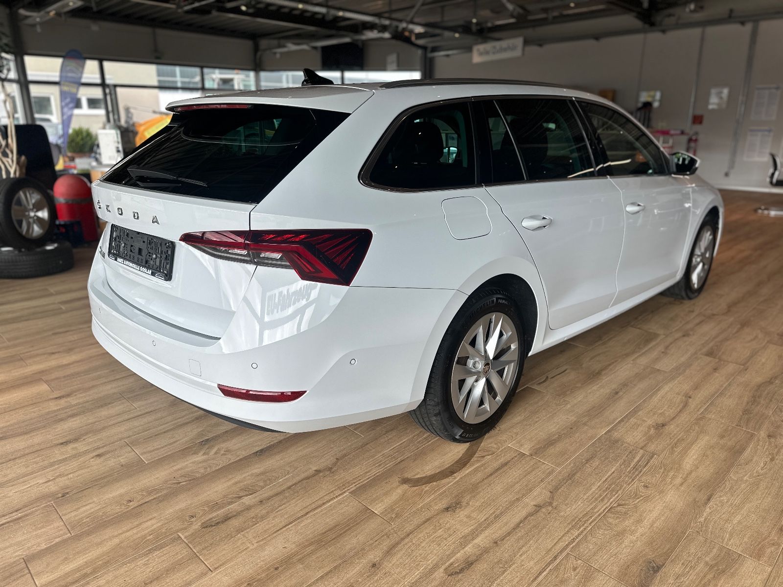 Skoda Octavia Combi - Samsaru's Car Outlet