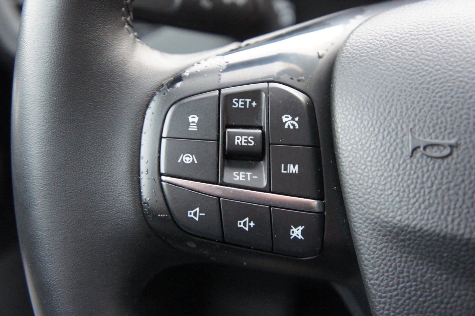 Ford Focus Lim Cool&Connect*ACC*LED*KAM*AGR*BLIS*