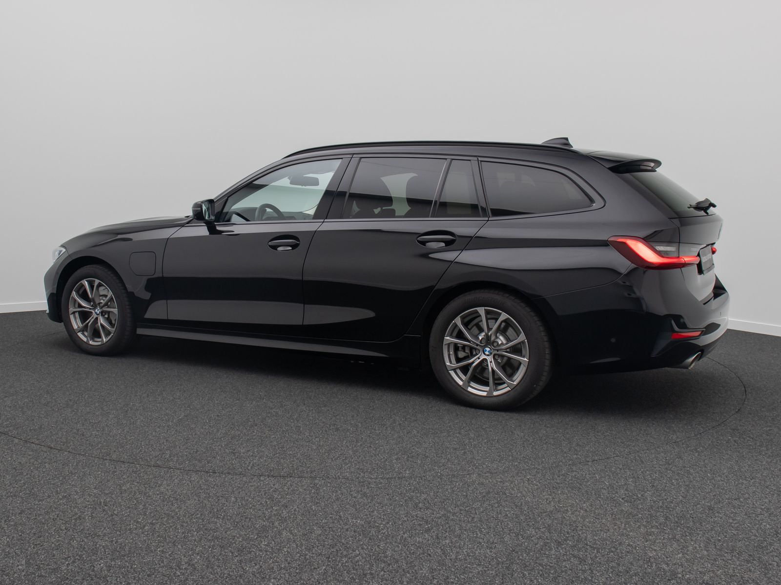 BMW 330e Sport Line - Samsaru's Car Outlet