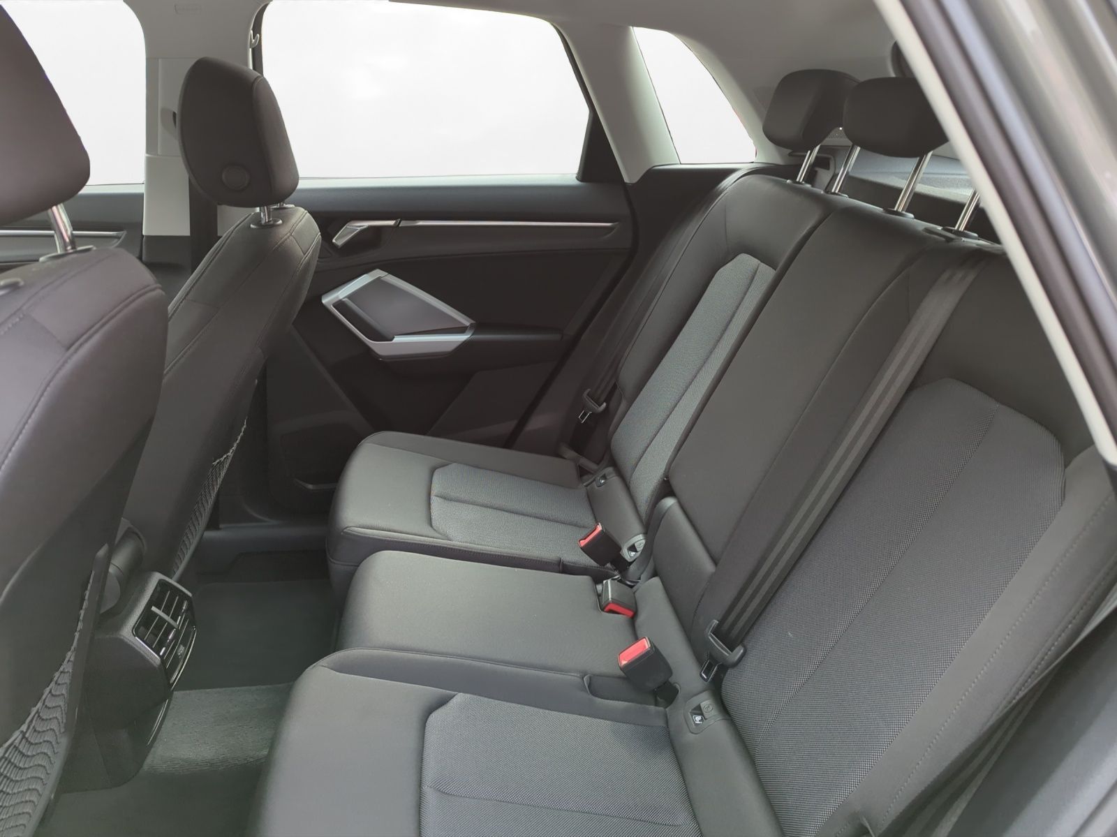 Audi Q3 40 TFSI quattro S-line - Samsaru's Car Outlet