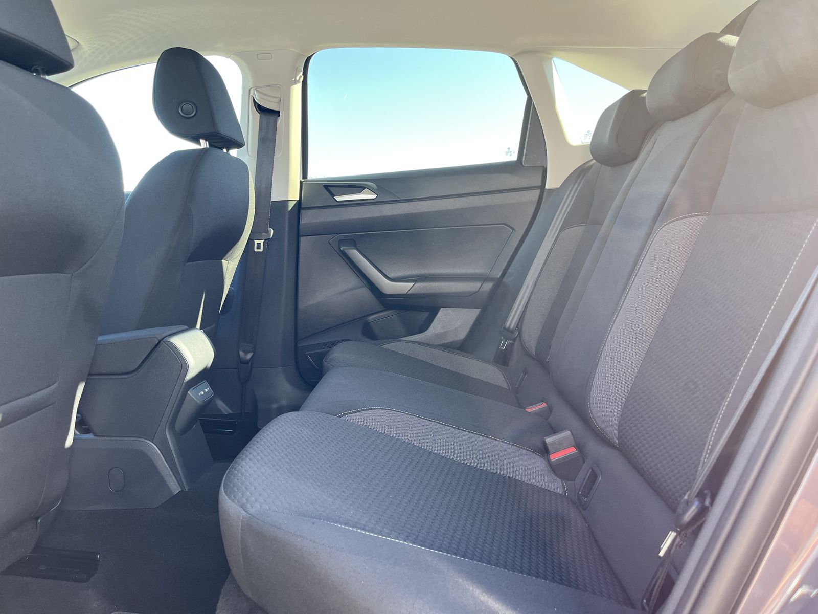 Volkswagen Taigo 1.0 TSI Life - Samsaru's Car Outlet