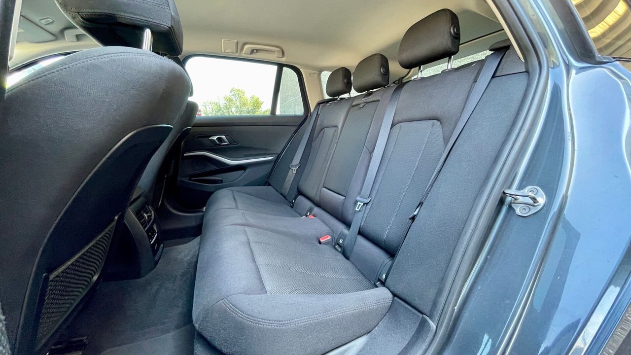 BMW 320D Touring Advantage - Samsaru's Car Outlet