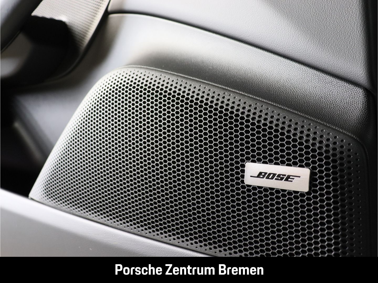 Porsche Macan Electric 4 Bose Matrix LED Panorama 22 Zol