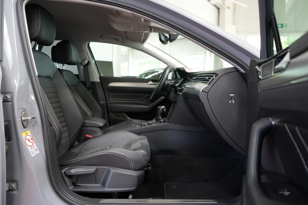 Volkswagen Passat Variant 1.5 TSI Elegance - Samsaru's Car Outlet