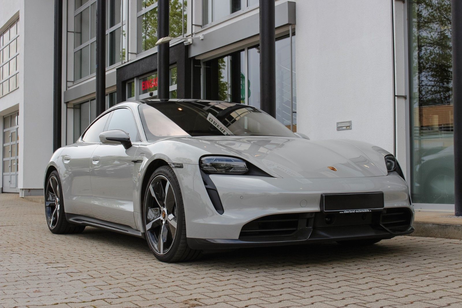 Porsche Taycan Turbo S / ENTERTAINMENT / BEIFAHRER DISP.