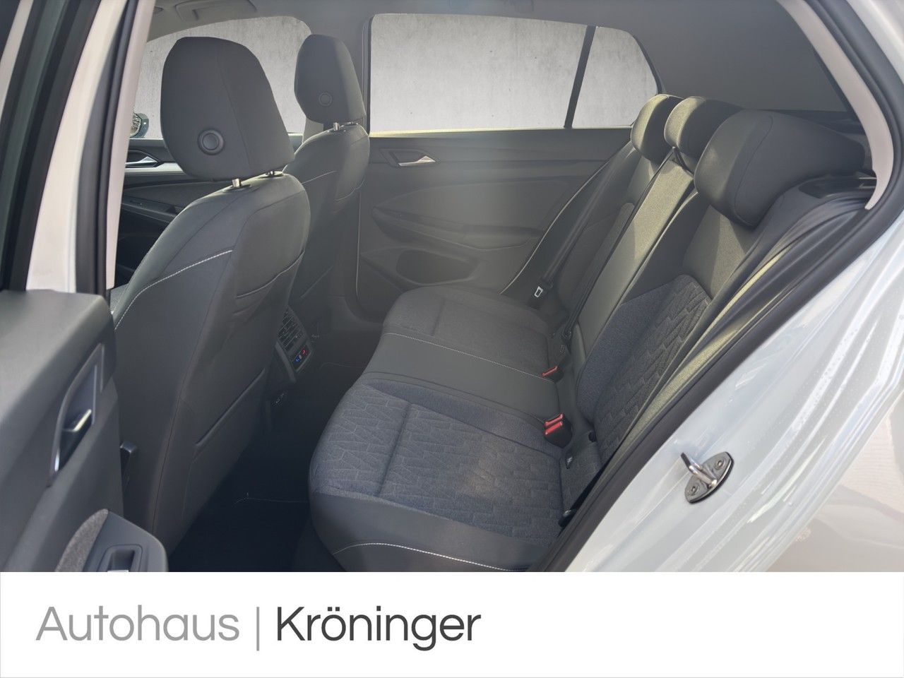 Volkswagen Golf VIII MOVE 1.5 eTSI DSG - Samsaru's Car Outlet