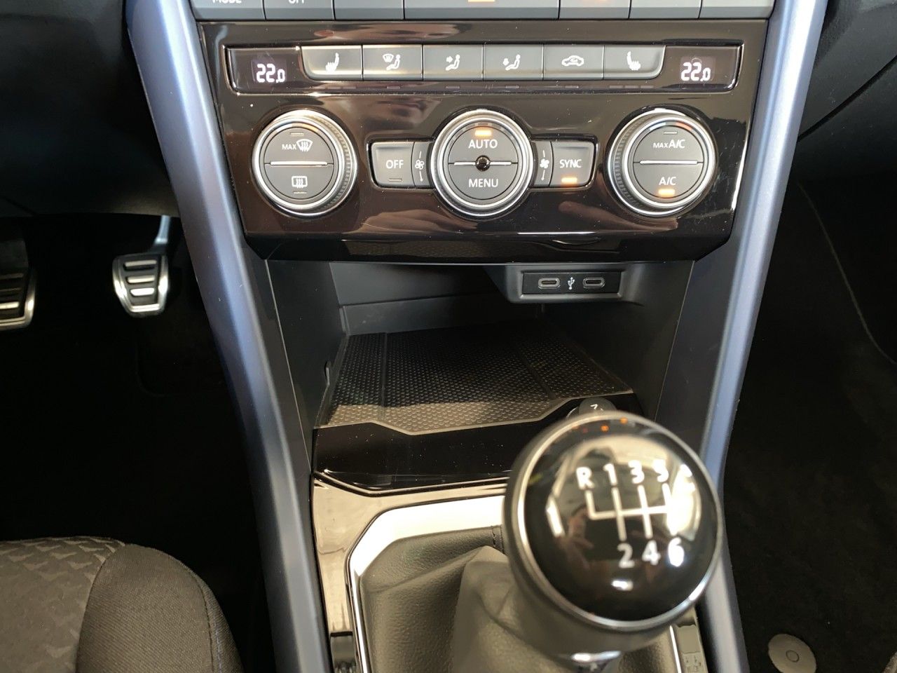 Volkswagen T-Roc 1.0 TSI United - Samsaru's Car Outlet