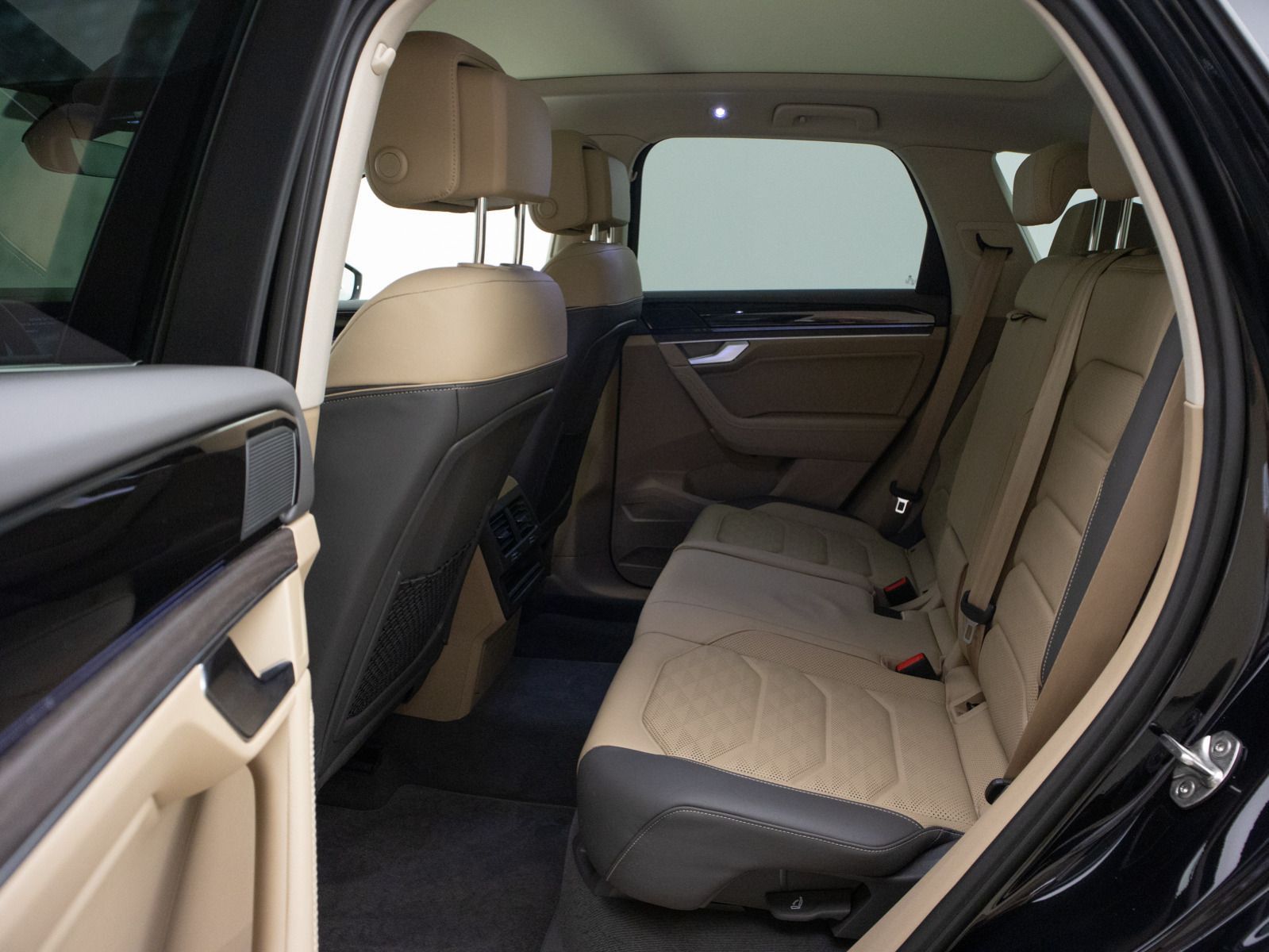 Volkswagen Touareg 3.0 V6 TDI Atmosphere 4M - Samsaru's Car Outlet