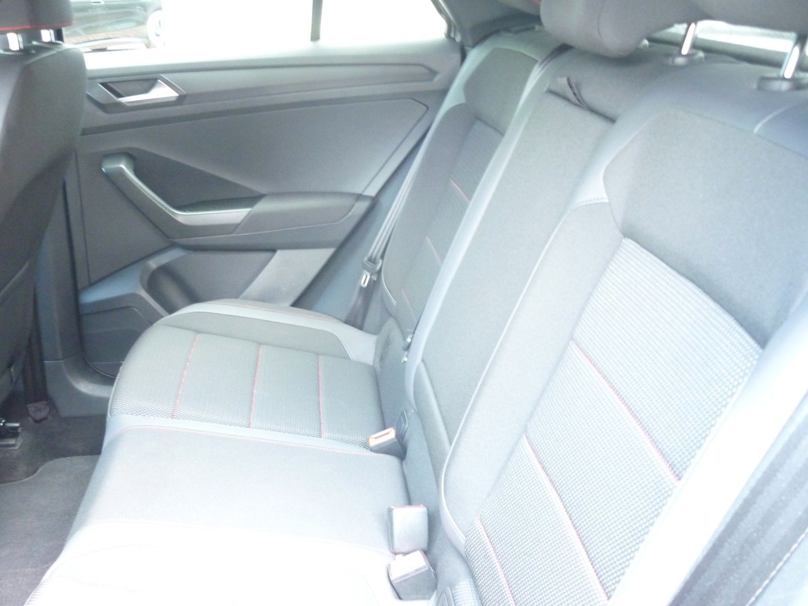 Volkswagen T-Roc 1.5 TSI Sport - Samsaru's Car Outlet
