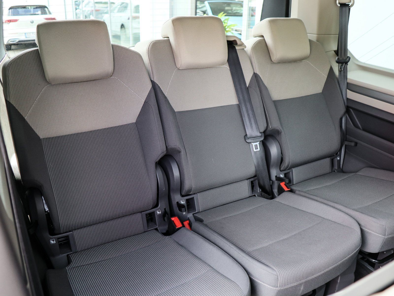 Volkswagen T7 Multivan 1.5 TSI DSG Life - Samsaru's Car Outlet