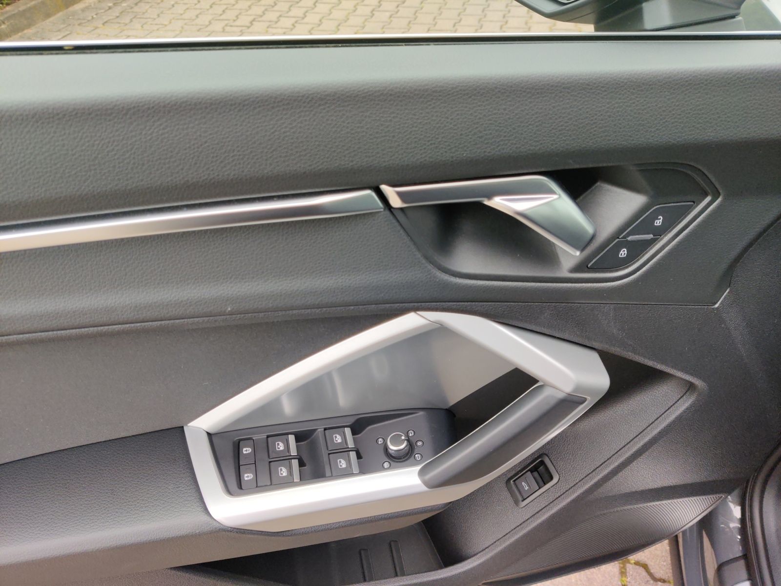 Audi Q3 40 TFSI quattro advanced - Samsaru's Car Outlet