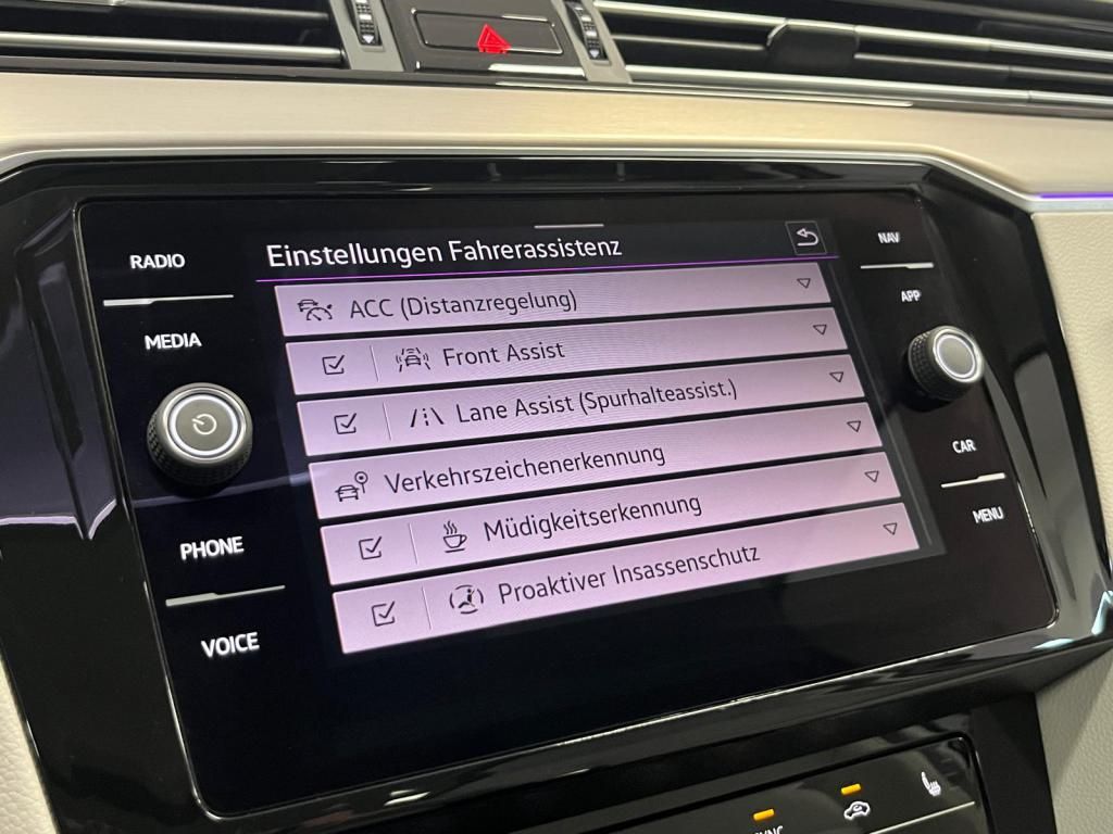 Volkswagen Passat 2.0 TSi R-line DSG - Samsaru's Car Outlet