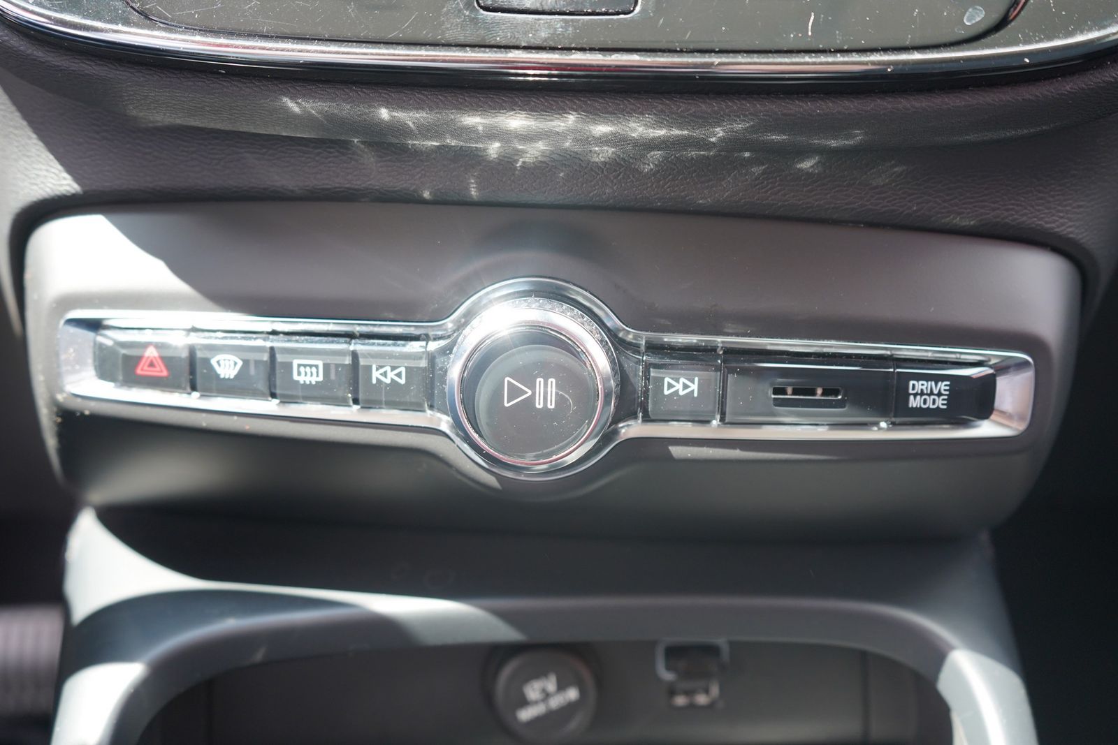 Volvo XC 40 T3 2WD Momentum Pro - Samsaru's Car Outlet