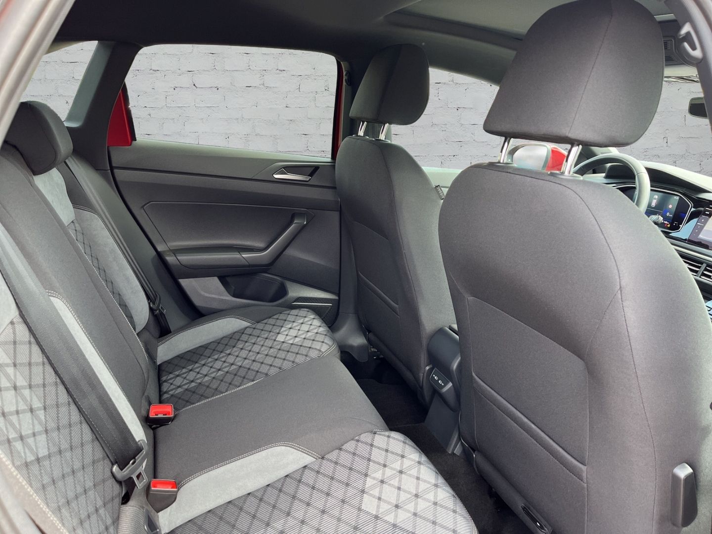 Volkswagen Taigo 1.5 TSI DSG R-Line - Samsaru's Car Outlet
