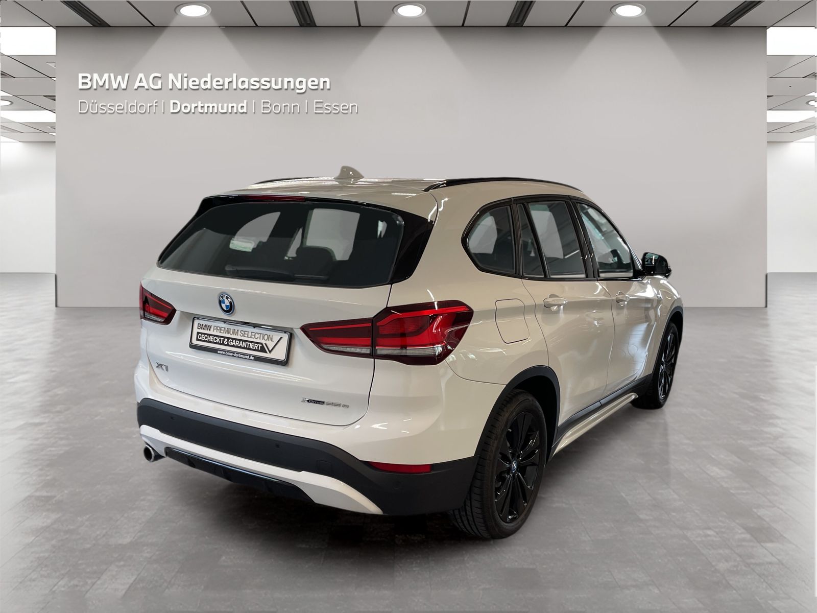 BMW X1 xDrive25e Sport Line - Samsaru's Car Outlet