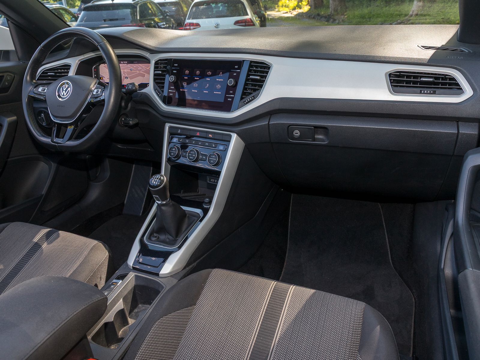 Volkswagen T-Roc 1.0 TSI Style - Samsaru's Car Outlet
