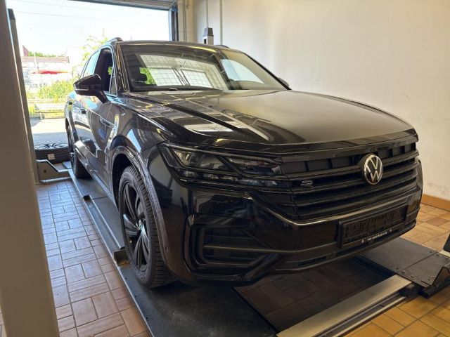 Volkswagen Touareg 3.0 TDI 4M R-Line - Samsaru's Car Outlet