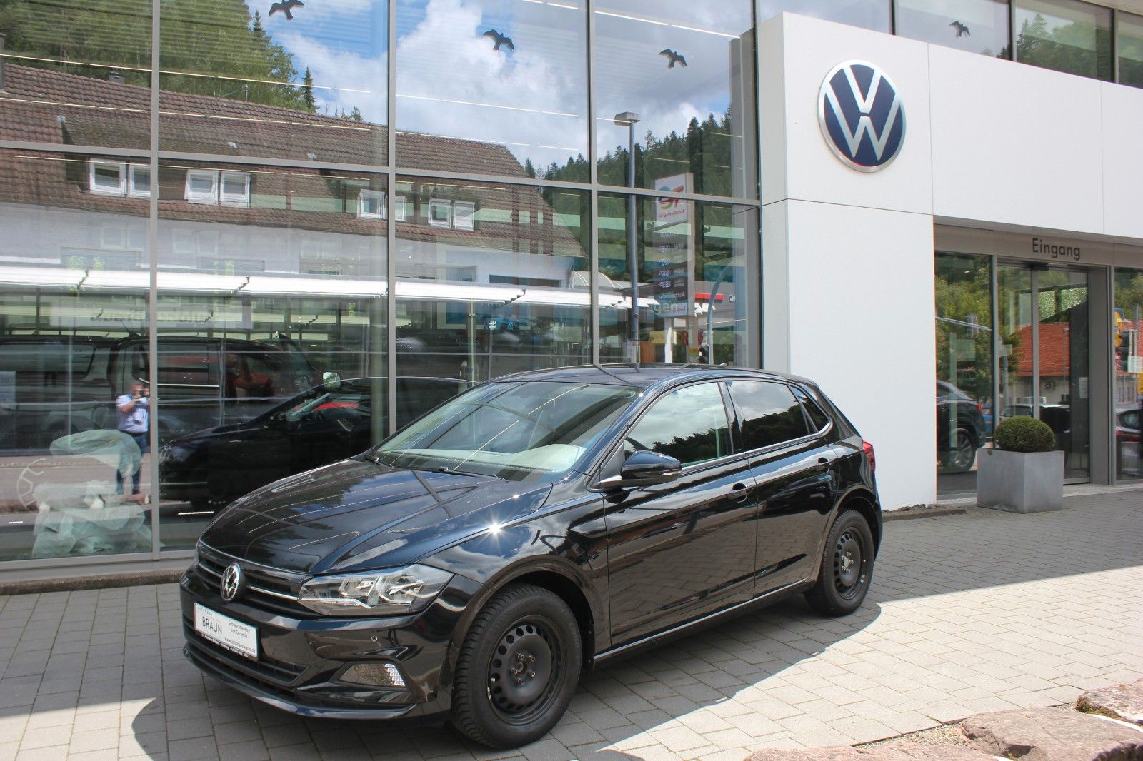 Volkswagen Polo VI Comfortline 1.0 TSI DSG - Samsaru's Car Outlet