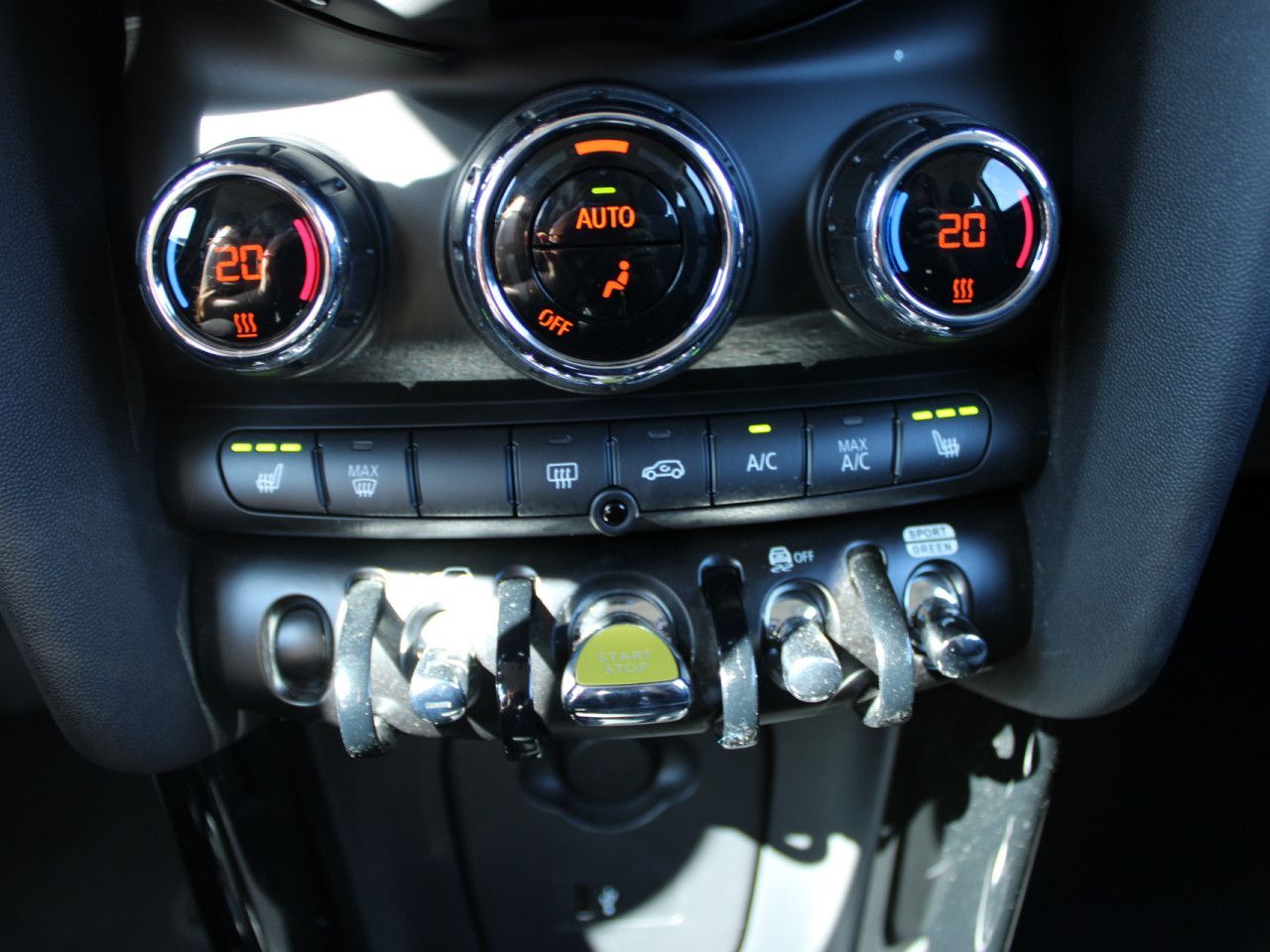 MINI Cooper SE Classic - Samsaru's Car Outlet