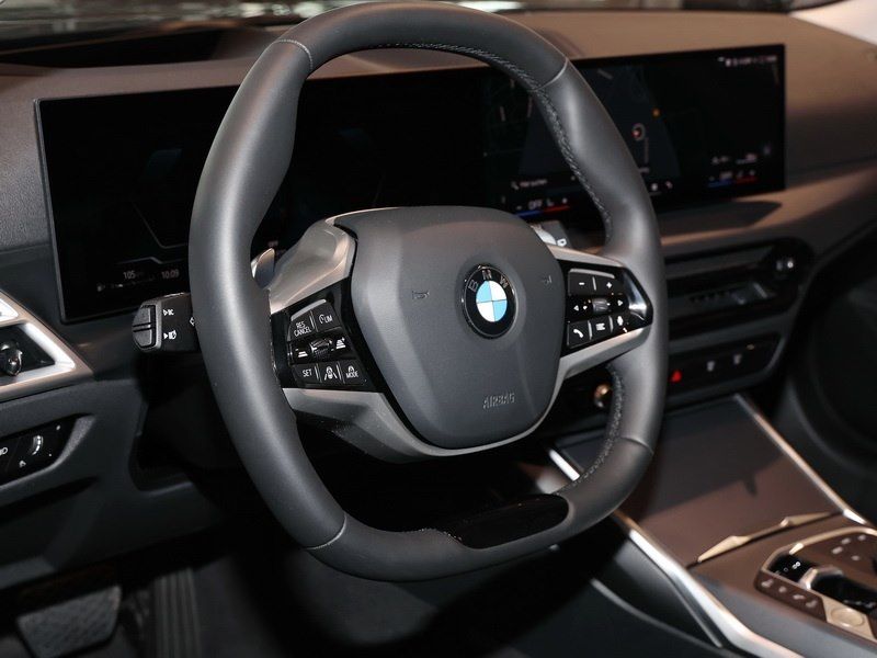 BMW 318i Tour. LED 360° DrivAssProf. HUD Head-Up