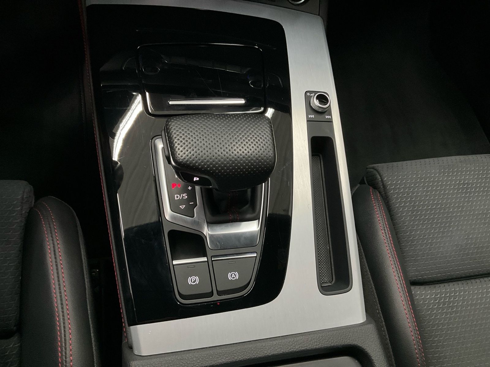 Audi Q5 S-LINE BLACK 40TDI S-TRONIC - Samsaru's Car Outlet