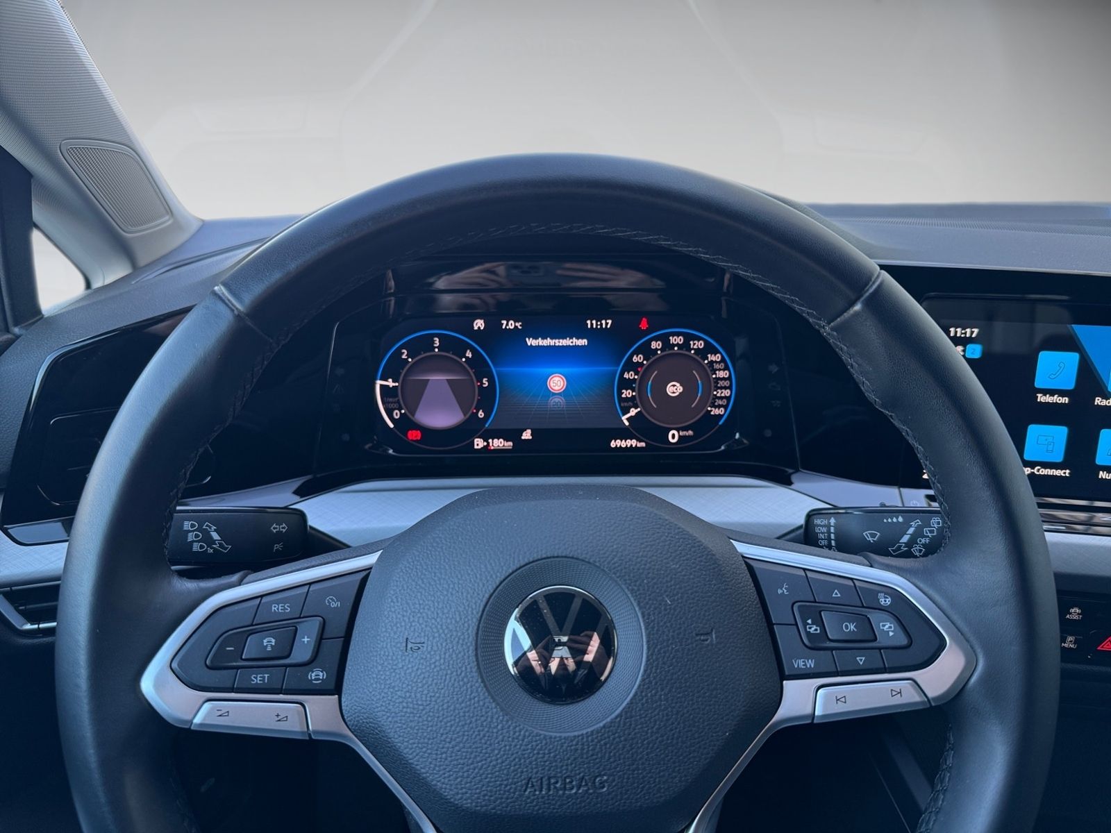 Volkswagen Golf VIII Variant 2.0 TDI - Samsaru's Car Outlet