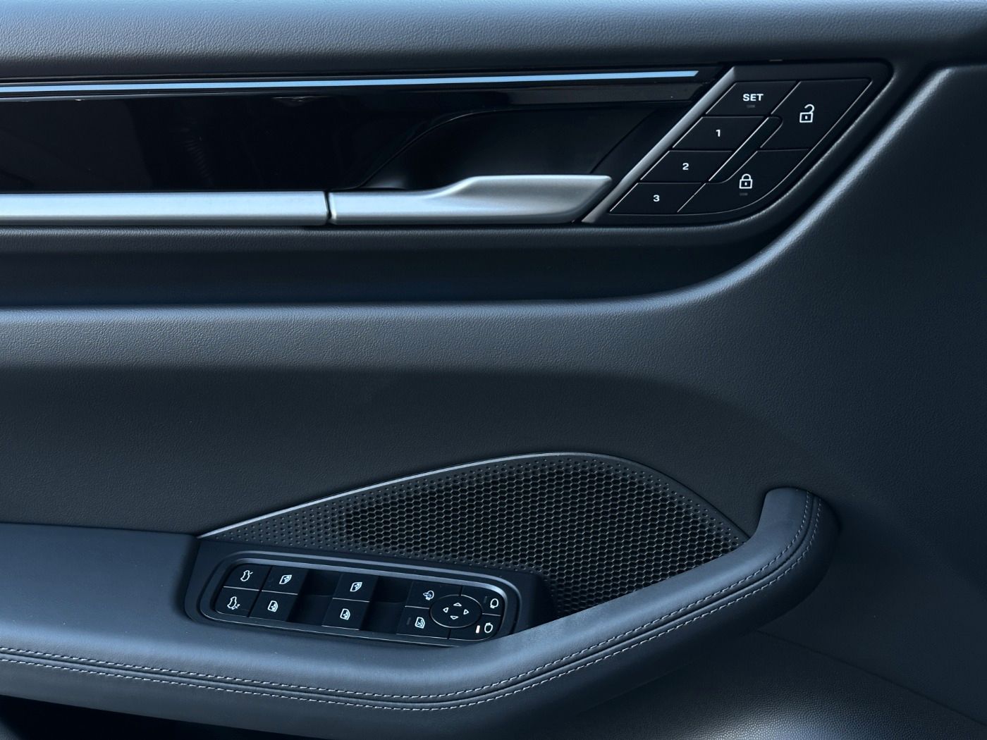 Porsche Macan - Samsaru's Car Outlet