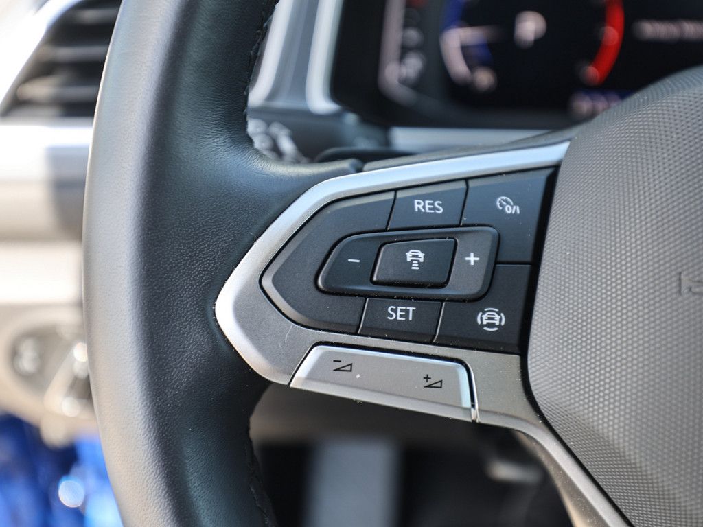 Volkswagen T-Roc Style 1.5 l TSI DSG - Samsaru's Car Outlet