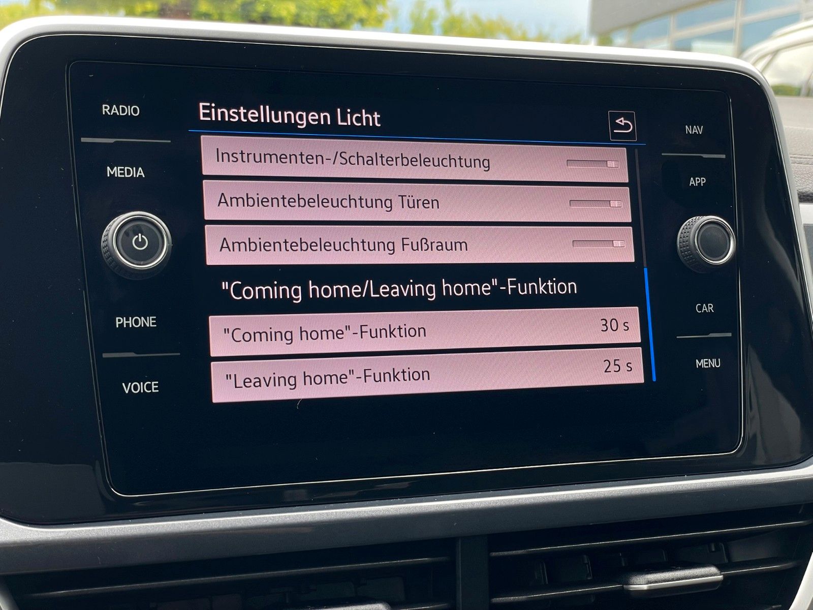 Volkswagen T-Roc Style - Samsaru's Car Outlet