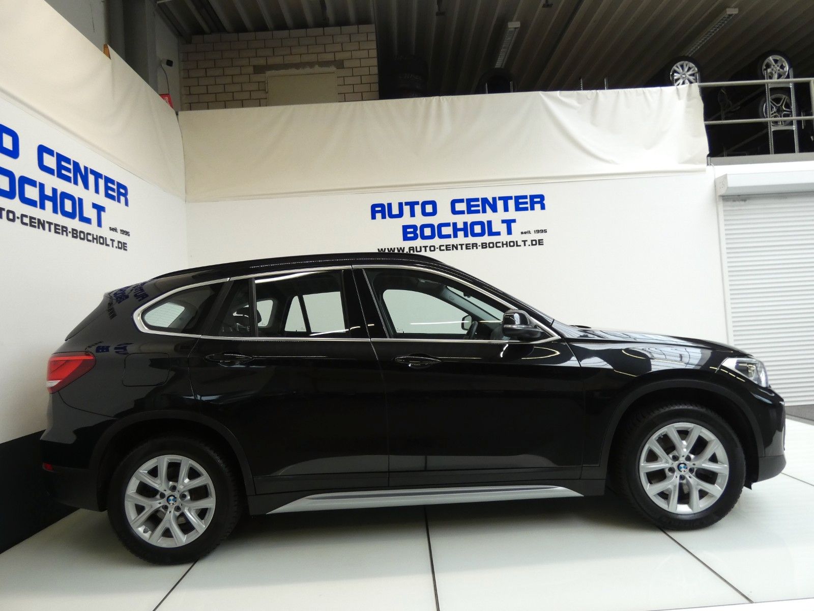 BMW X1 xDrive 20 i xLine - Samsaru's Car Outlet