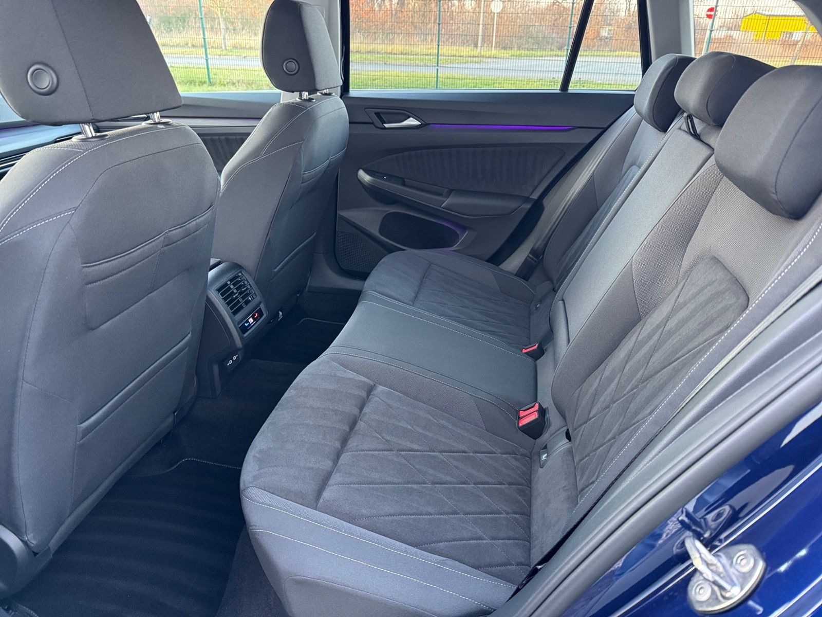 Volkswagen Golf VIII Variant 1.5 eTSI Style - Samsaru's Car Outlet