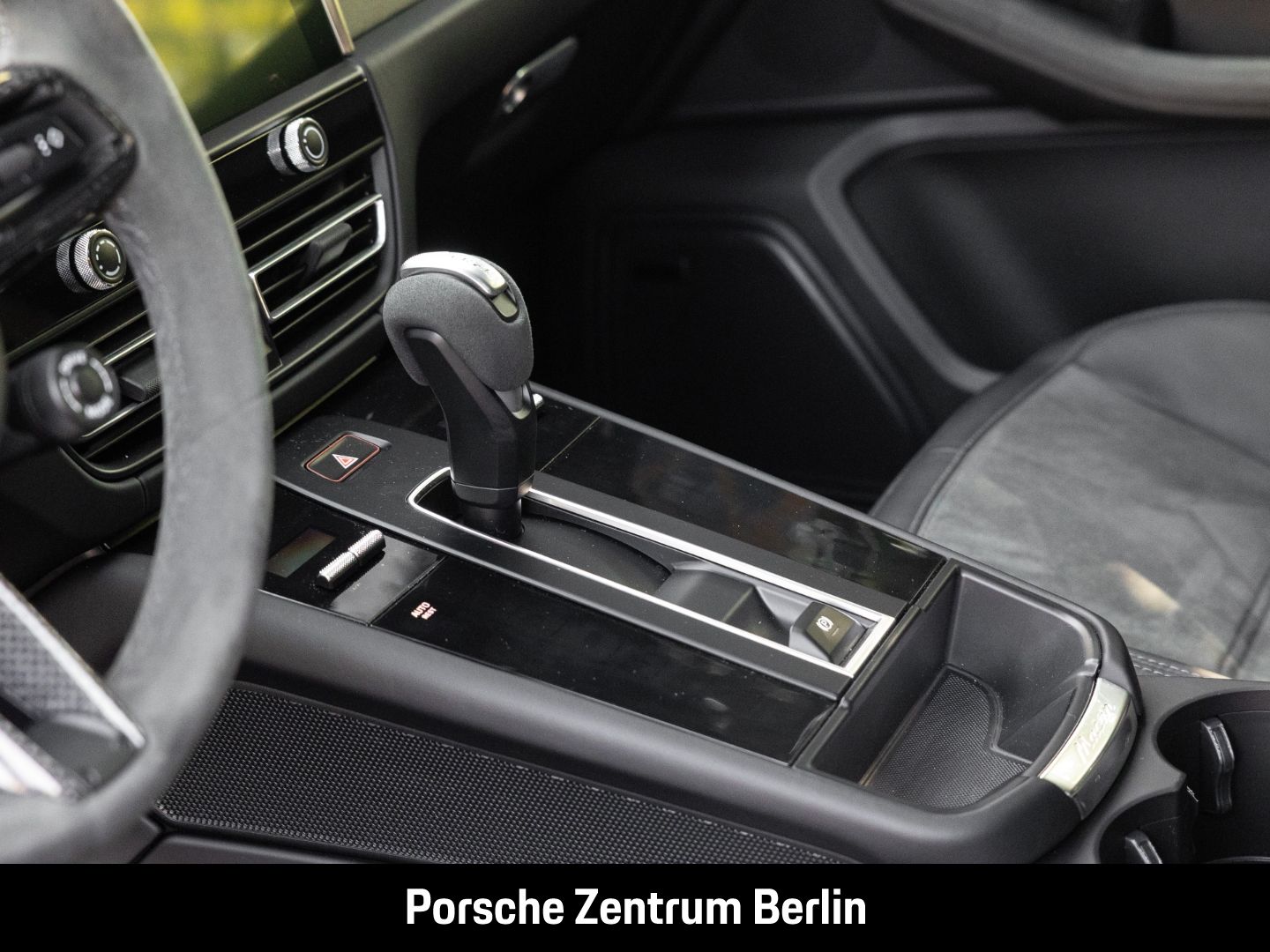 Porsche Macan GTS Karminrot Sportabgasanlage Panorama