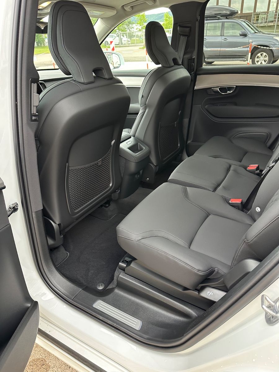 Volvo XC 90 Core AWD - Samsaru's Car Outlet