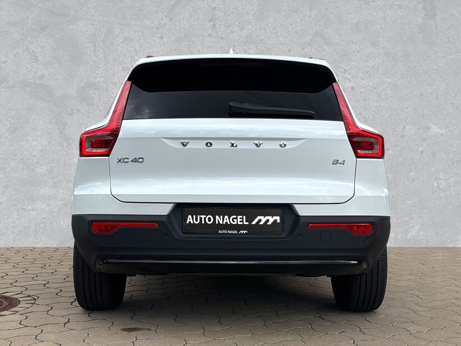 Volvo XC40 Plus B4 Mild-Hybrid Dark AHK BusinessP. LED