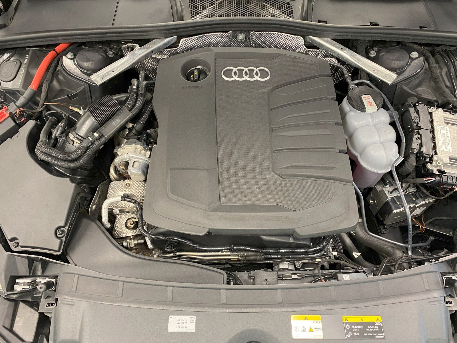 Audi A4 Avant 40 TDI quattro S line - Samsaru's Car Outlet
