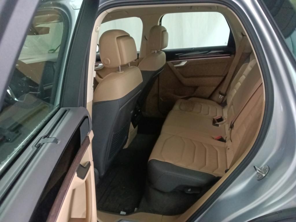 Volkswagen TOUAREG 3.0TSi e-HYBRID 4M - Samsaru's Car Outlet