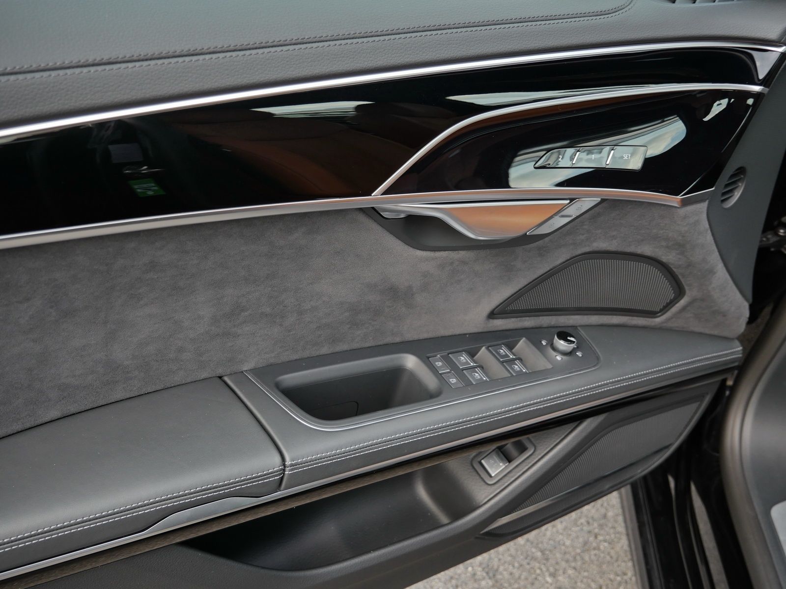 Audi A8 60 TFSI qu. S line - Samsaru's Car Outlet