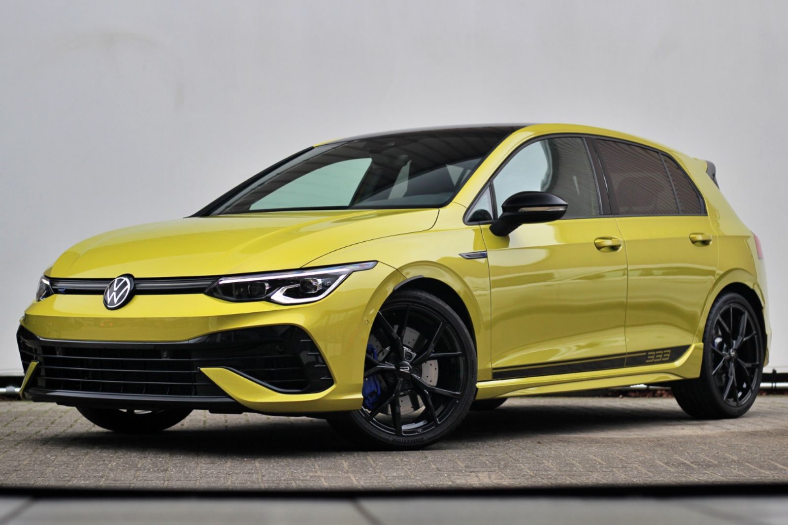 Volkswagen Golf 2.0 TSI R 4Motion - Samsaru's Car Outlet