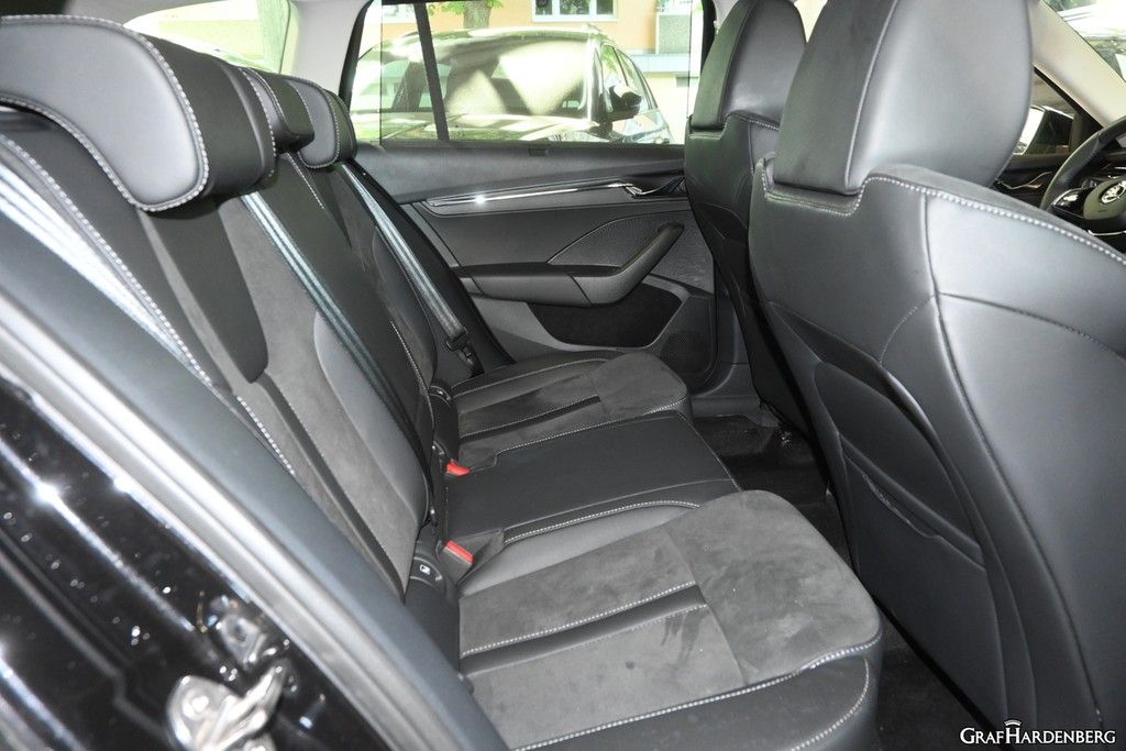 Skoda Octavia Combi 2.0 TDI Style - Samsaru's Car Outlet