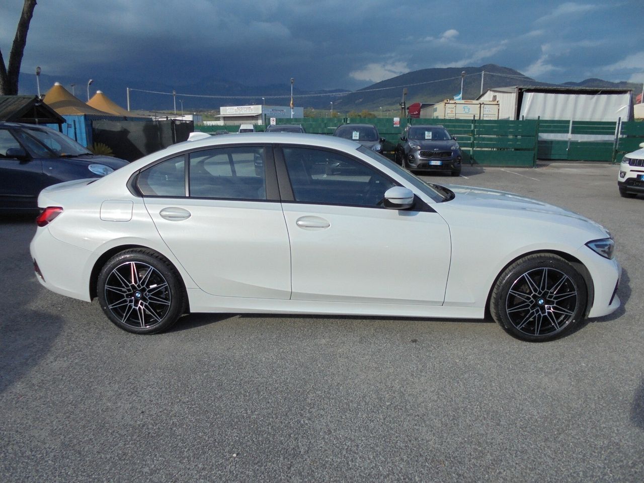 BMW 320 320d 48V Business Advantage - Samsaru's Car Outlet