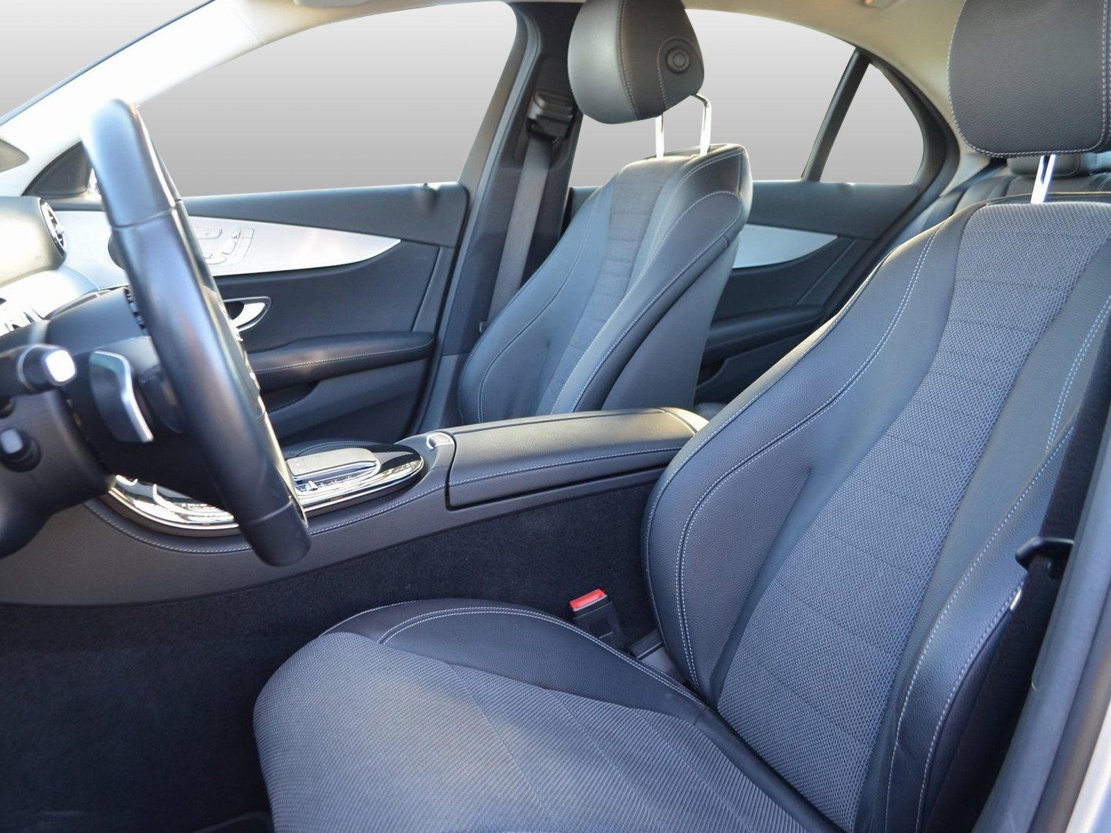 Mercedes-Benz E 300 de Exclusive 4M - Samsaru's Car Outlet