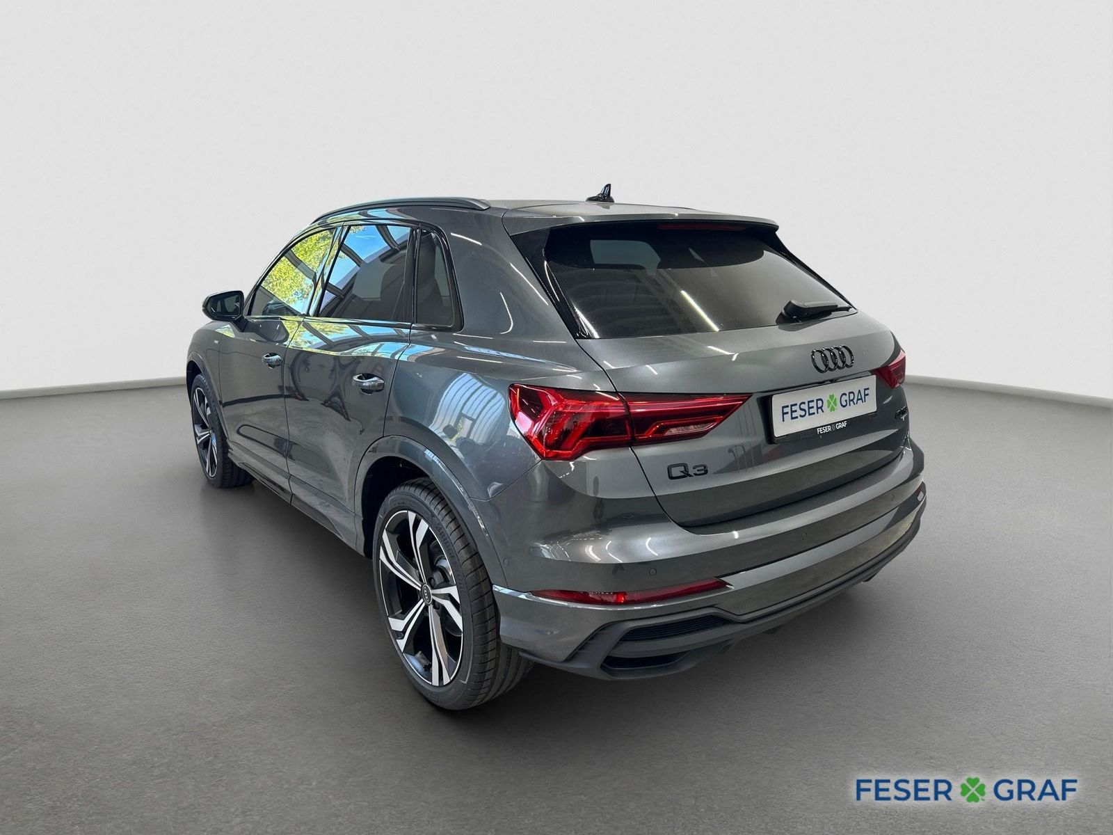 Audi Q3 S line 40 TFSI qu. AHK Pano RFK ACC Keyless