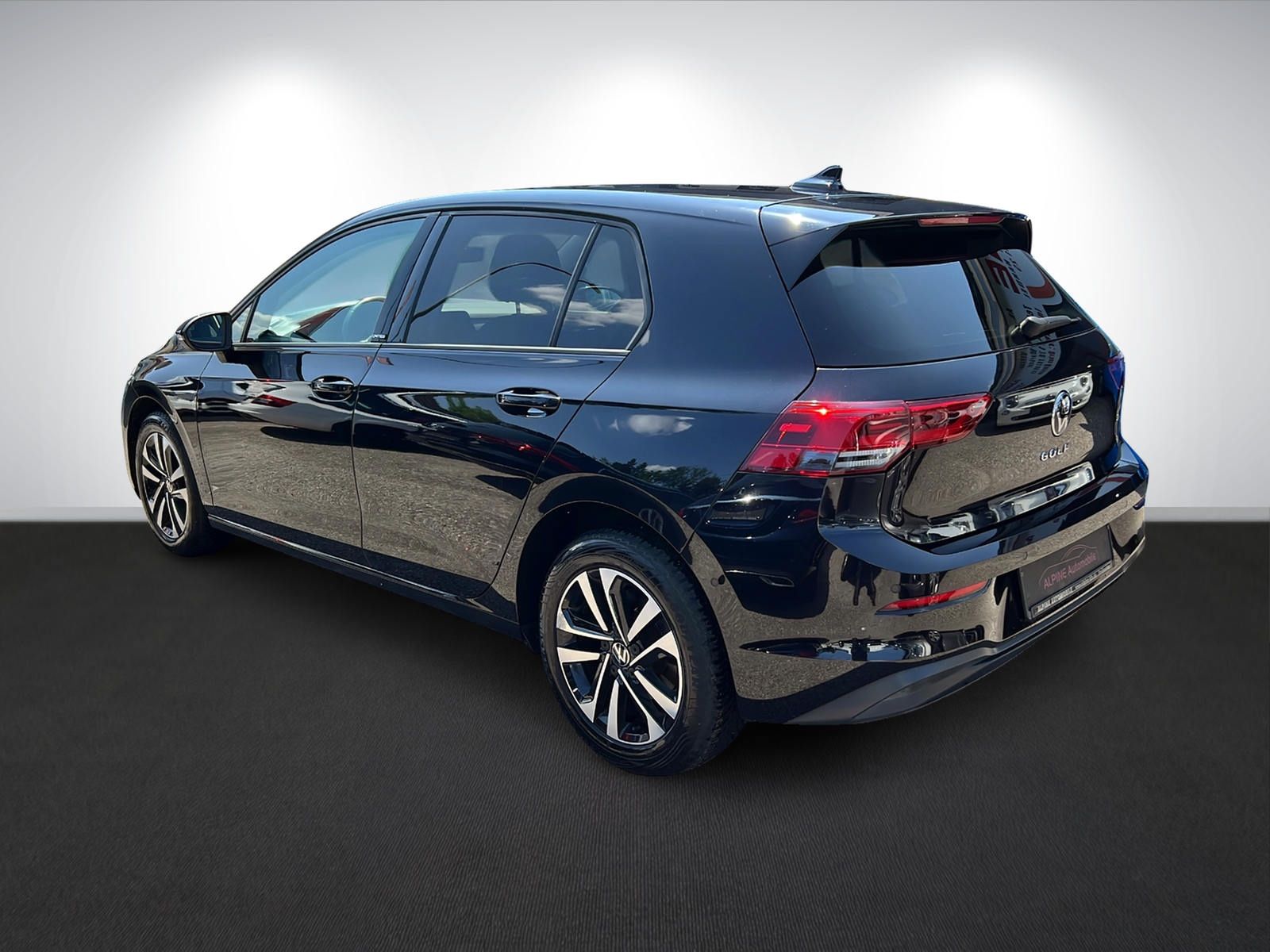 Volkswagen Golf VIII 1.5 TSI United - Samsaru's Car Outlet
