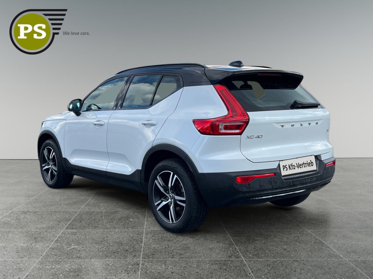 Volvo XC40 Plus Dark 2WD B4 StandHZG AHK El. Panodach